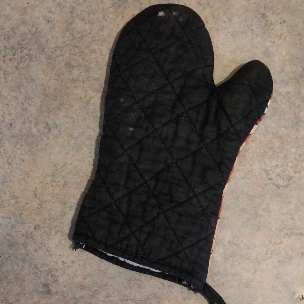 Soft Red, Pink and Black Skull & Crossbones Oven Mitt - Picture 2 of 3